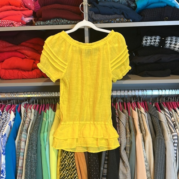 BCX yellow elasticized short sleeve scoop neck blouse size XS - Picture 3 of 3